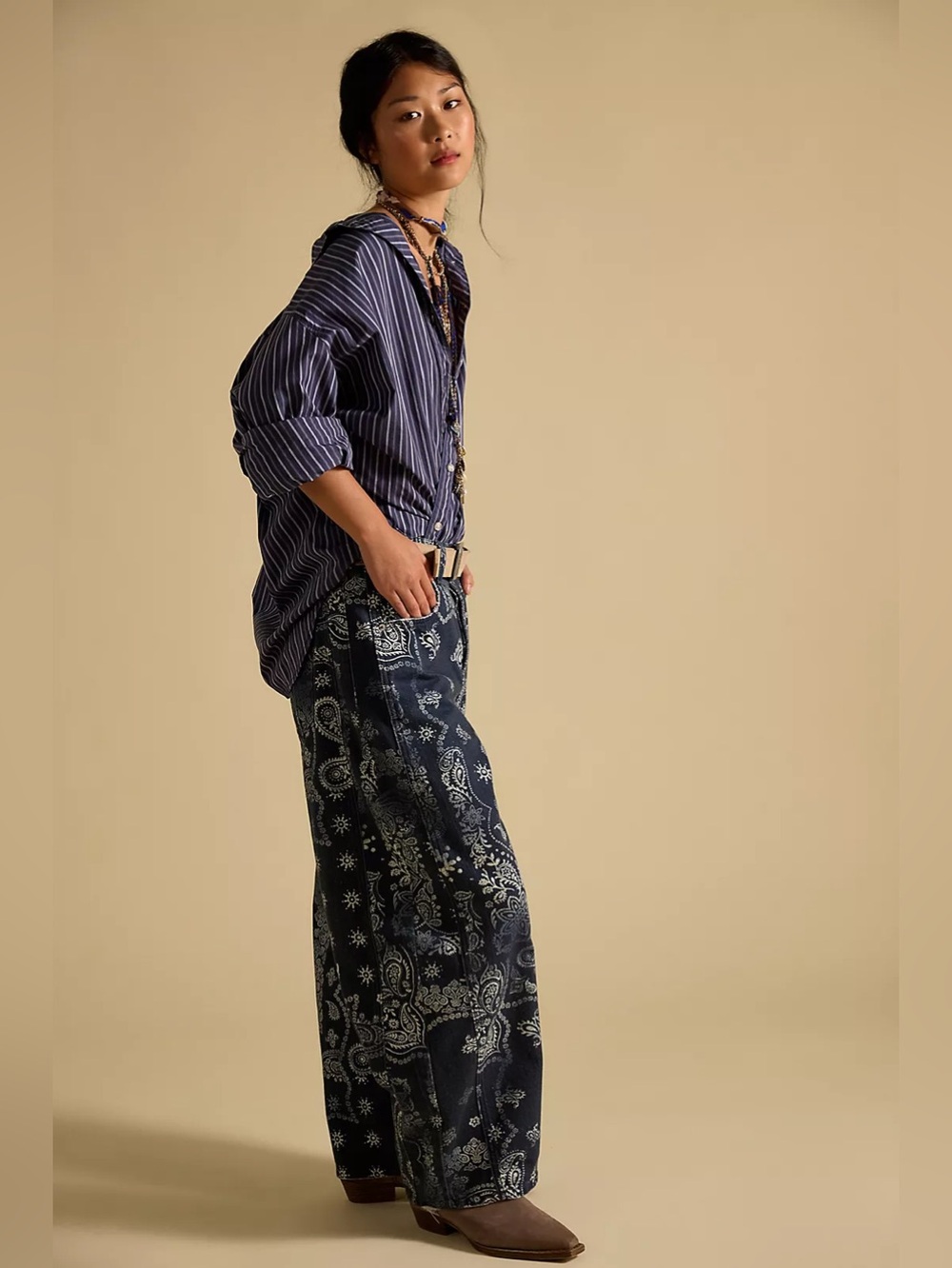 NWT FREE PEOPLE WE THE FREE Good Luck Printed Barrel Jeans | Navy Bandana $128 - Picture 4 of 9